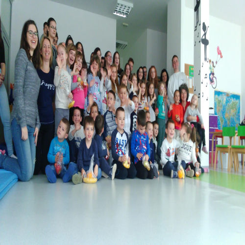 volonteri-medicinske-skole-s djecom-kutka-07